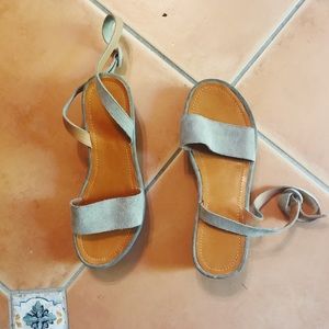Urban Outfitters, flatform sandals
